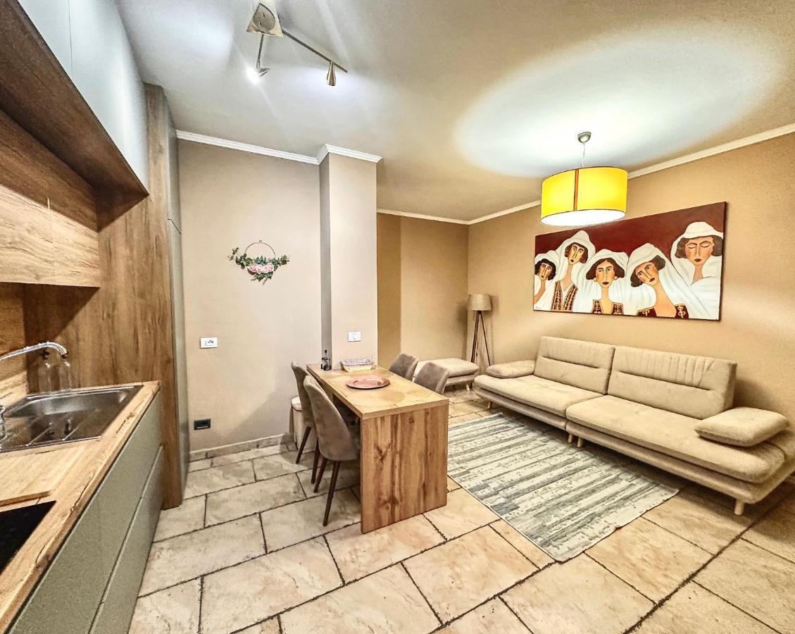 Amos City Center Apartment Tirana Exterior foto
